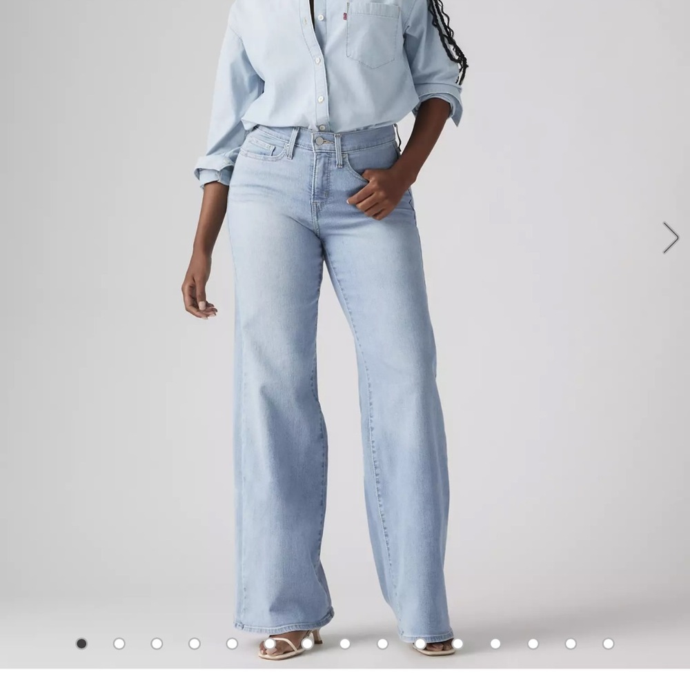 Levi's Light Blue High-Rise Wide Leg Jeans 318 shaping 29